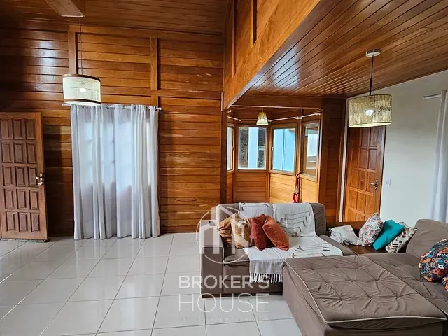 Chácara com 240m² 4 quartos e 3 banheiros, à venda, no bairro Chapéu em Domingos Martins