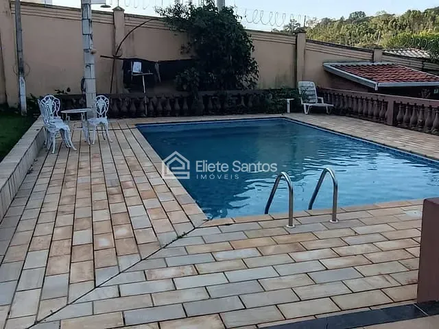 Chácara com 2200m² 2 quartos e 3 banheiros, à venda, no bairro Área Rural de Limeira em Limeira