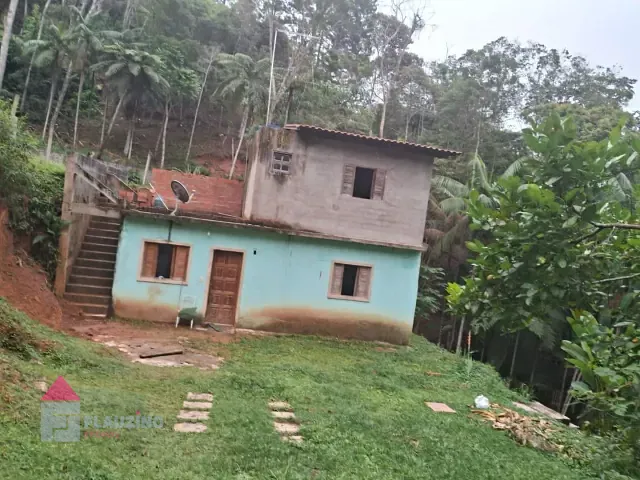 Chácara com 1800m² 2 quartos e 2 banheiros, à venda, no bairro Centro em São Lourenço da Serra