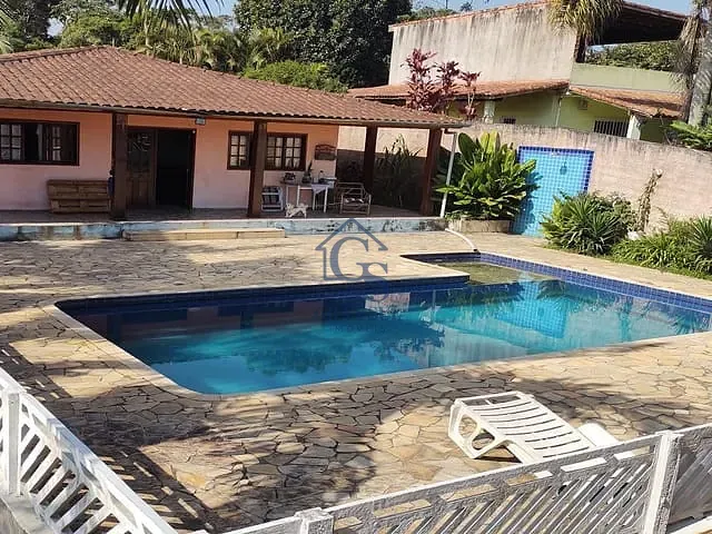 Chácara com 1500m² 5 quartos e 3 banheiros, à venda, no bairro Loteamento Chacaras Embu-Guacu em Embu-Guaçu