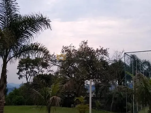 Chácara com 2000m² 4 quartos e 3 banheiros, à venda, no bairro Chácara Jaguari (Fazendinha) em Santana de Parnaíba
