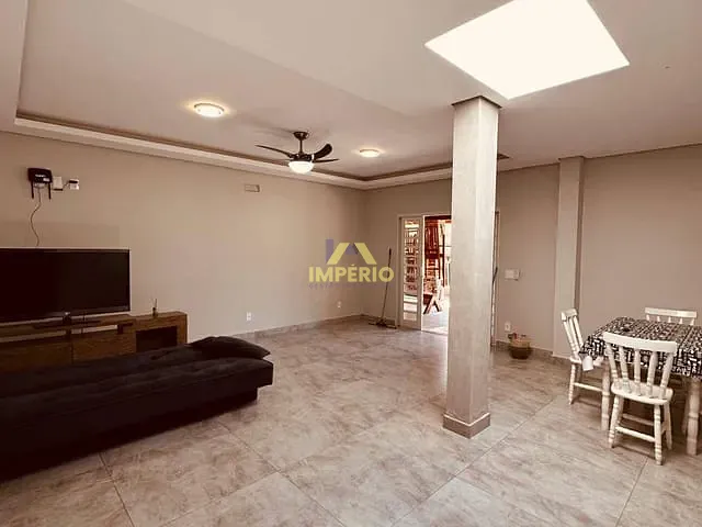 Chácara com 5400m² 4 quartos e 6 banheiros, à venda, no bairro Chácara Iracema em Salto