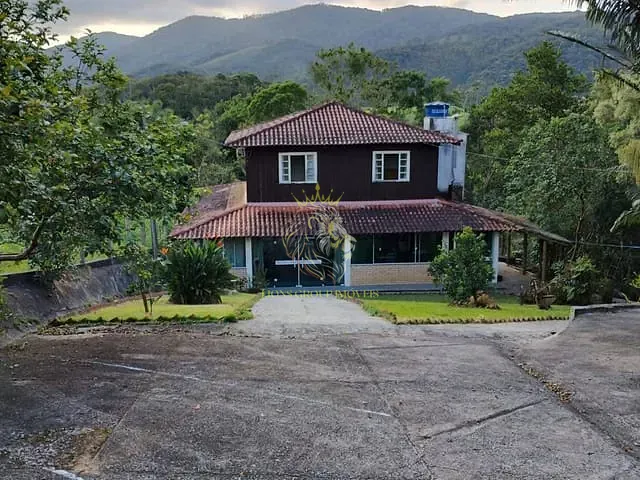 Chácara com 2490m² 3 quartos e 3 banheiros, à venda, no bairro Rio do Meio em Camboriú