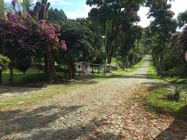 Chácara com 1000m² 4 quartos e 5 banheiros, à venda, no bairro Centro em Guararema