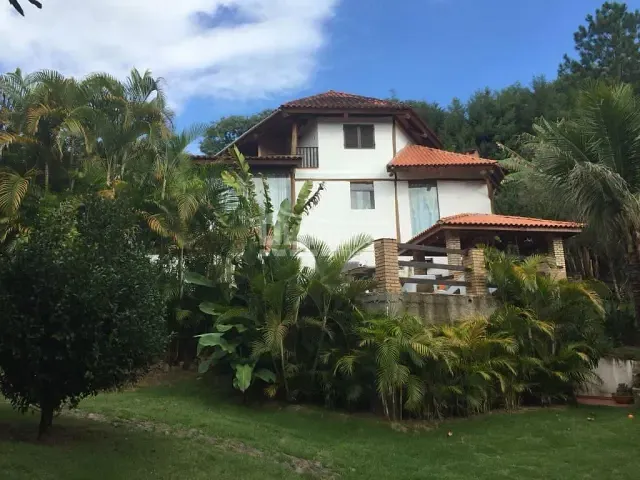 Chácara com 1000m² 4 quartos e 5 banheiros, à venda, no bairro Centro em Guararema