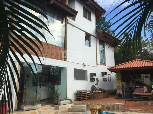 Chácara com 1000m² 4 quartos e 5 banheiros, à venda, no bairro Centro em Guararema