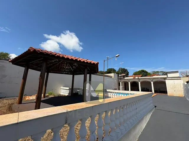 Chácara com 303m², à venda, no bairro Monte Castelo em Serrana