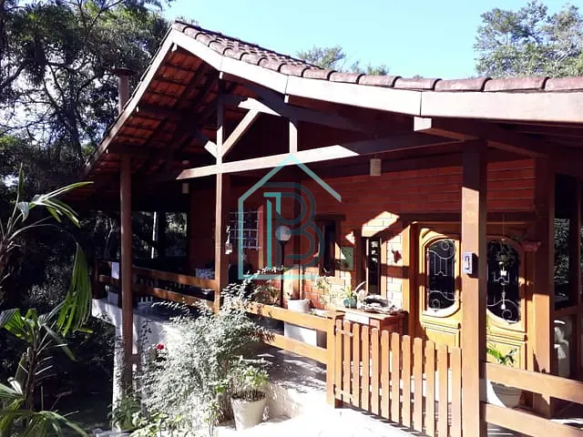 Chácara com 3000m² 3 quartos e 2 banheiros, à venda, no bairro Jardim dos Ipês em Embu das Artes