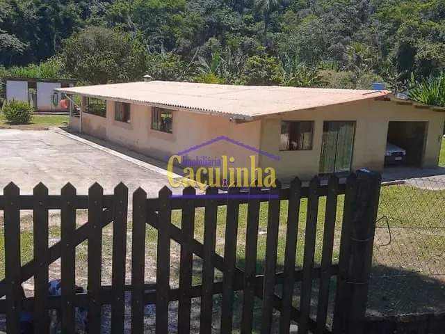 Chácara com 1890m², à venda, no bairro Trevo de Mendes em Vassouras