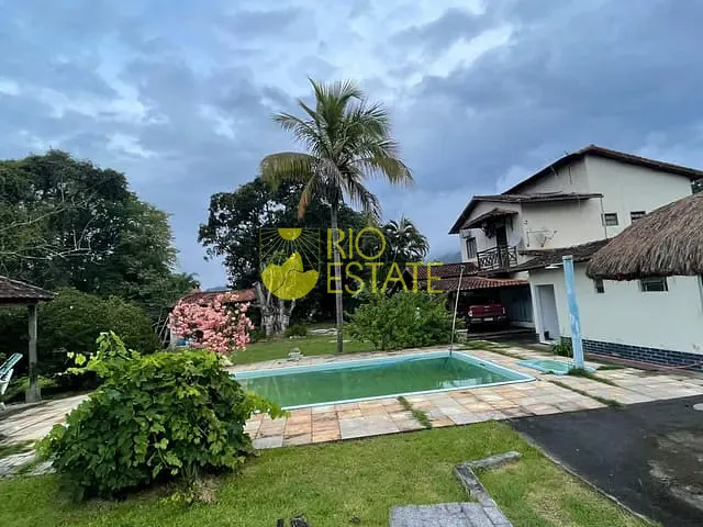 Chácara com 3900m² 6 quartos e 4 banheiros, à venda, no bairro Varjão em Piraí
