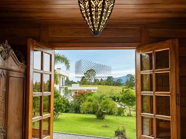 Chácara com 3561m² 3 quartos e 3 banheiros, à venda, no bairro Centro em Quatro Barras