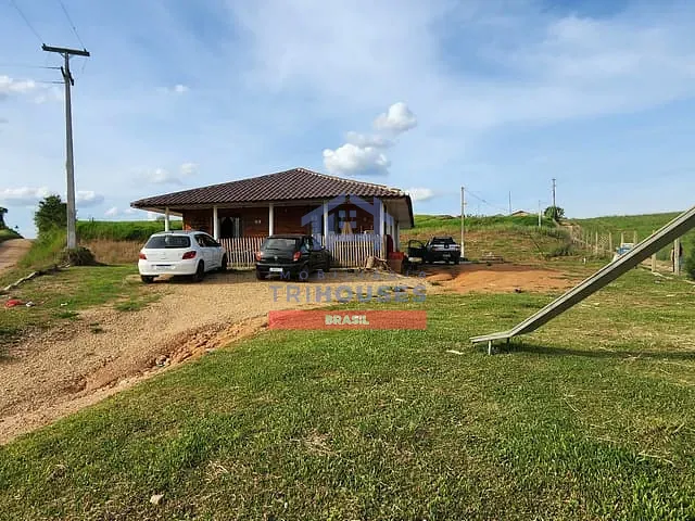 Chácara com 30000m² 3 quartos e 1 banheiro, à venda, no bairro Guajuvira em Araucária