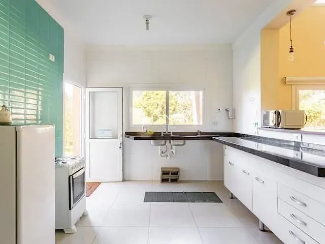 Chácara com 12000m² 3 quartos e 3 banheiros, à venda, no bairro Jardim Brogotá em Atibaia