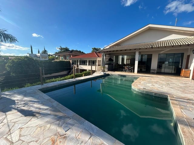 Chácara com 1900m² 7 quartos e 4 banheiros, à venda, no bairro Centro em Porecatu