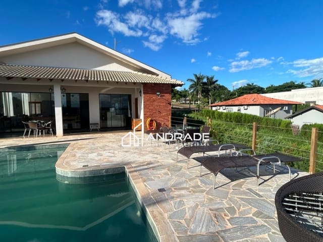 Chácara com 1900m² 7 quartos e 4 banheiros, à venda, no bairro Centro em Porecatu