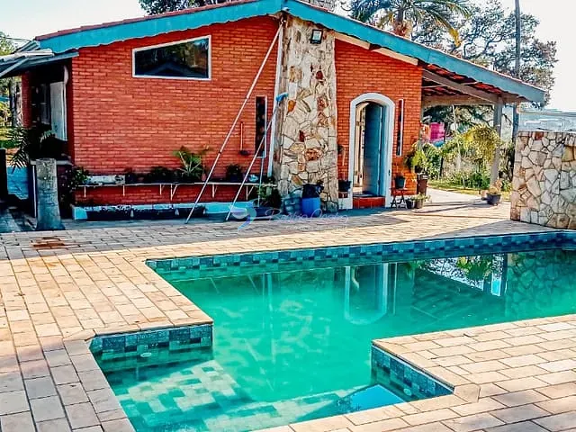Casa com 629m² 2 quartos e 2 banheiros, à venda, no bairro Jardim Estância Brasil em Atibaia