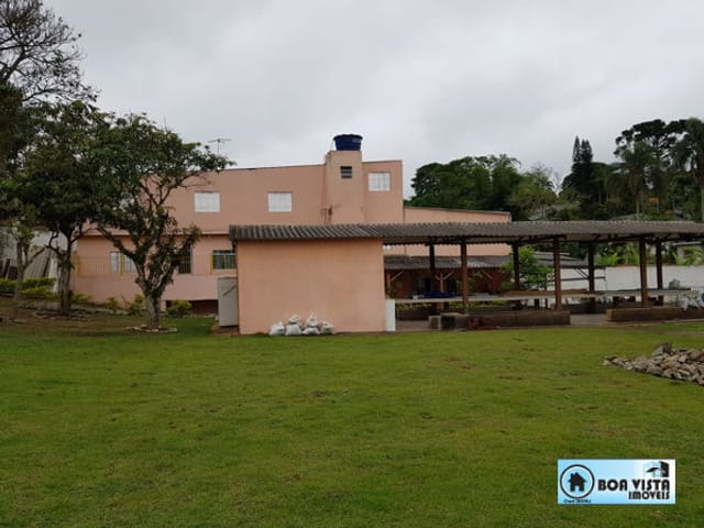 Foto do Chácara - Encante-se: Chácara à Venda com 2 Quartos, 3 Vagas, 2000m² no Recreio Sertãozinho, Suzano - SP, Próxima ao Mercado Souza Azevedo" | Boa Vista Imóveis Suzano