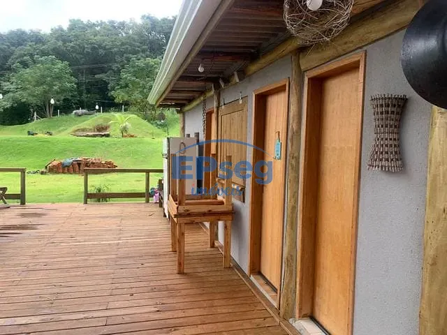 Chácara com 1500m² 1 quarto e 1 banheiro, à venda, no bairro Estância Cabral em Cambé