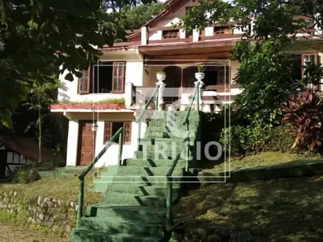 Chácara com 140000m² 10 quartos e 10 banheiros, à venda, no bairro Centro em Guapimirim