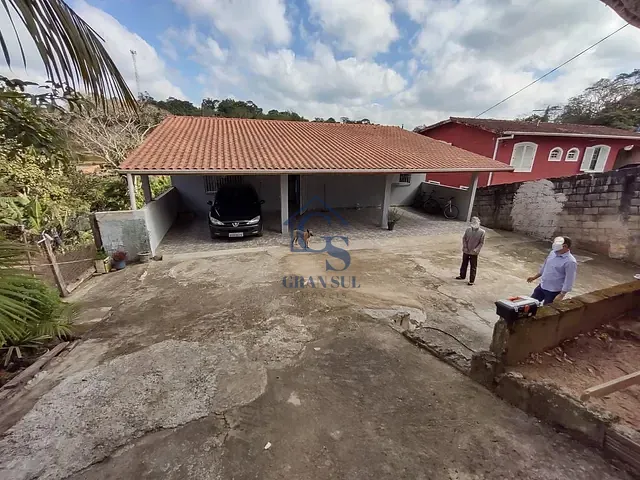 Chácara com 1000m² 4 quartos e 3 banheiros, à venda, no bairro Cipó em Embu-Guaçu