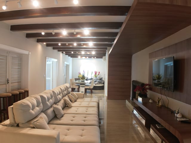 Chácara com 8970m² 3 quartos e 5 banheiros, à venda, no bairro Fazenda Santa Lúcia em Americana