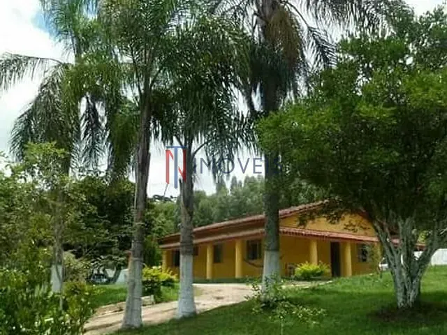 Chácara com 3000m² 4 quartos e 2 banheiros, à venda, no bairro Centro em Piracaia