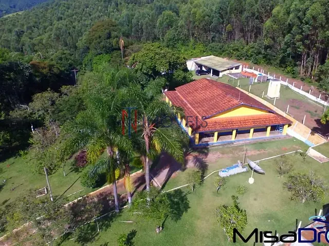 Chácara com 3000m² 4 quartos e 2 banheiros, à venda, no bairro Centro em Piracaia