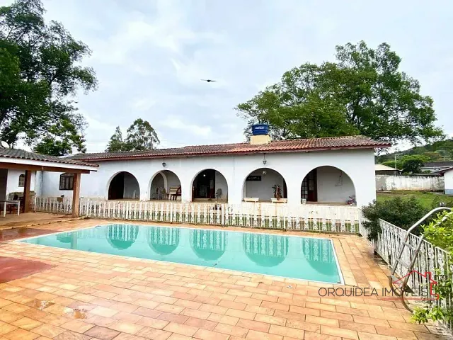 Chácara com 1650m² 6 quartos e 7 banheiros, à venda, no bairro Jardim Colonial em Atibaia