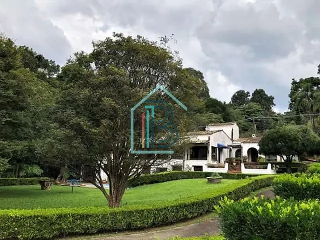 Chácara com 2714m² 4 quartos e 6 banheiros, à venda, no bairro Chácaras do Refúgio-Granja Viana em Cotia