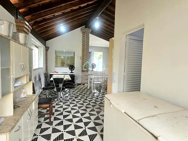 Chácara com 1250m² 3 quartos e 4 banheiros, à venda, no bairro Chácara Belo Horizonte em Taubaté
