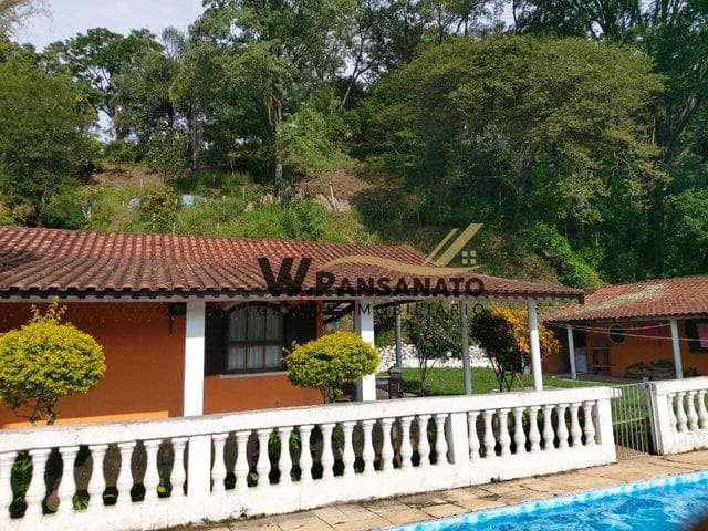Chácara com 5000m² 4 quartos e 3 banheiros, à venda, no bairro Ana Maria em Sorocaba