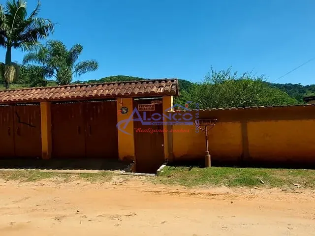 Chácara com 4000m² 3 quartos e 2 banheiros, à venda, no bairro angola em Santa Branca
