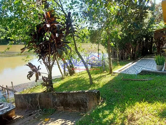 Chácara com 4000m² 3 quartos e 2 banheiros, à venda, no bairro angola em Santa Branca