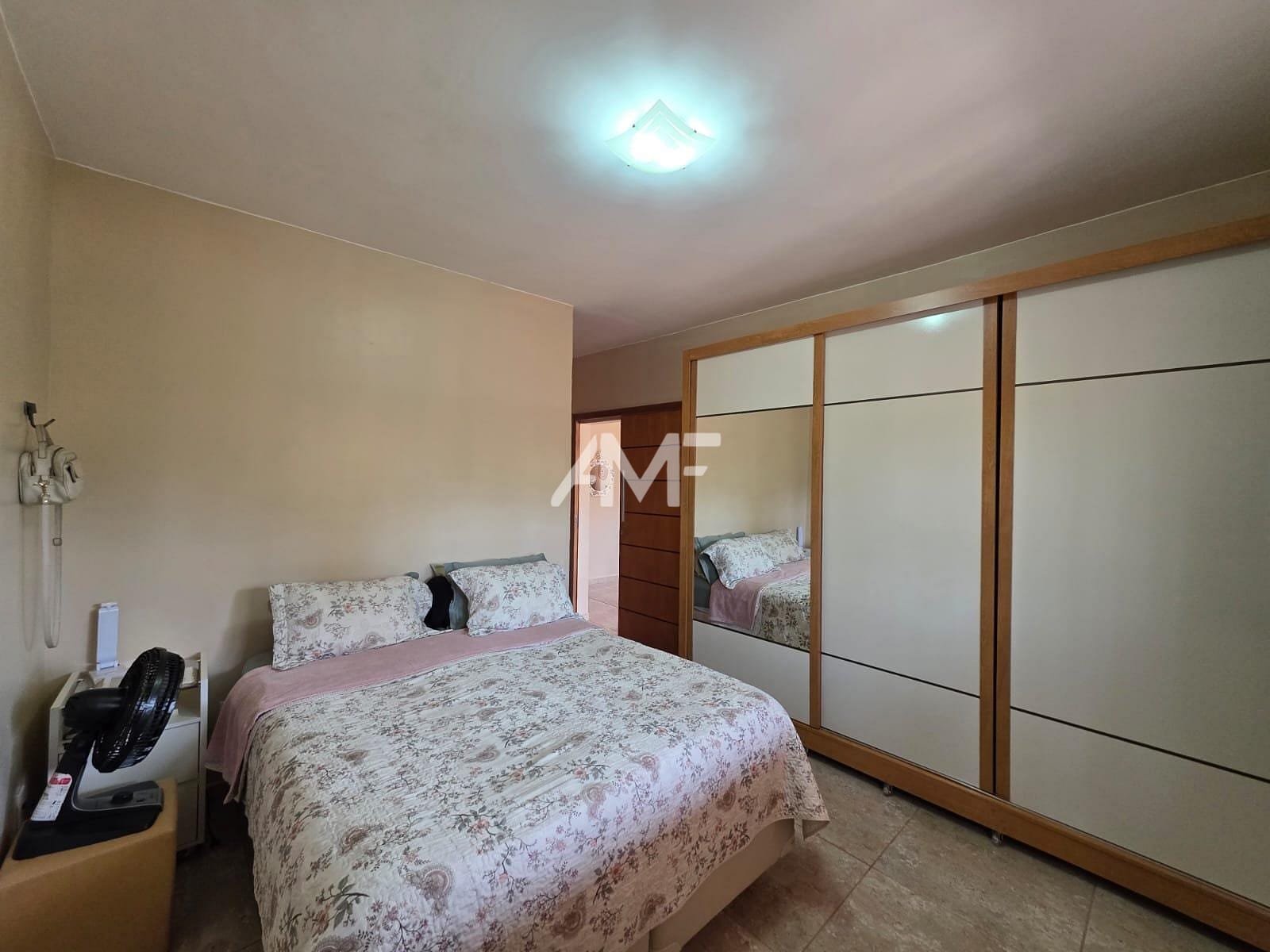 Chácara à venda com 3 quartos, 200m² - Foto 15