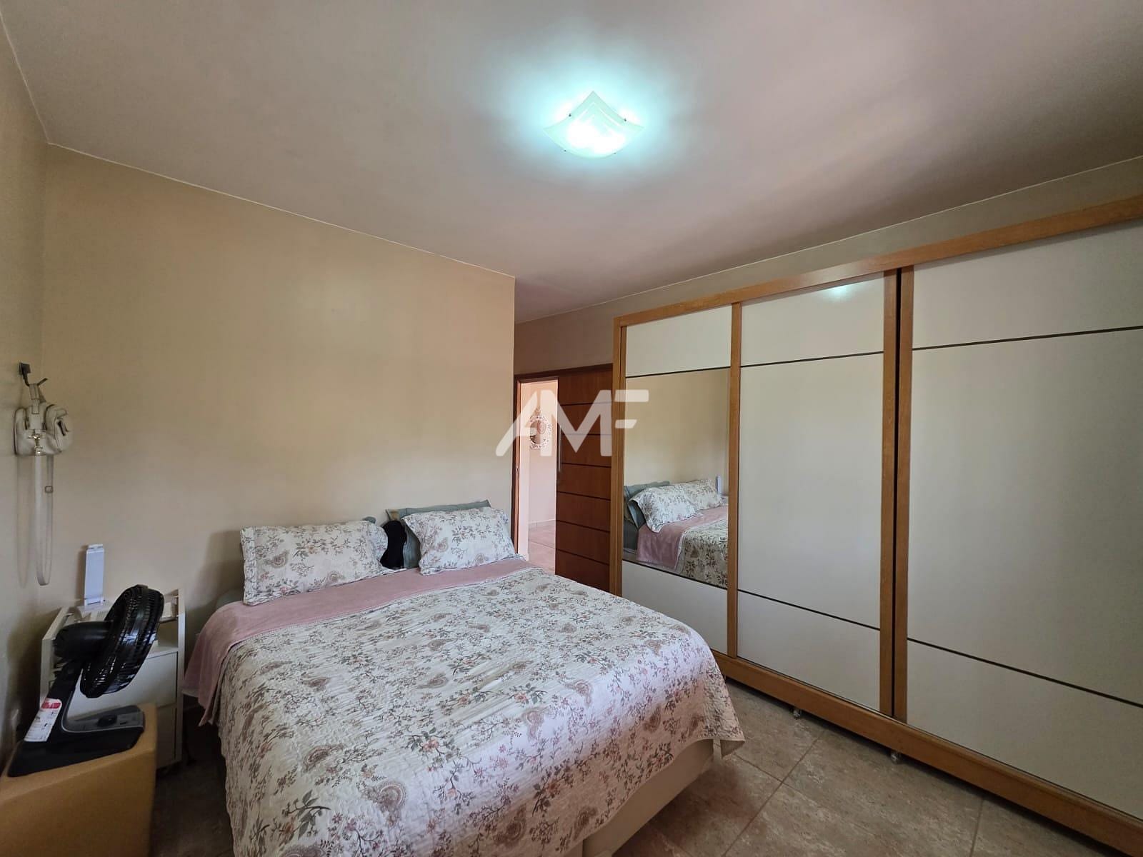 Chácara à venda com 3 quartos, 200m² - Foto 16