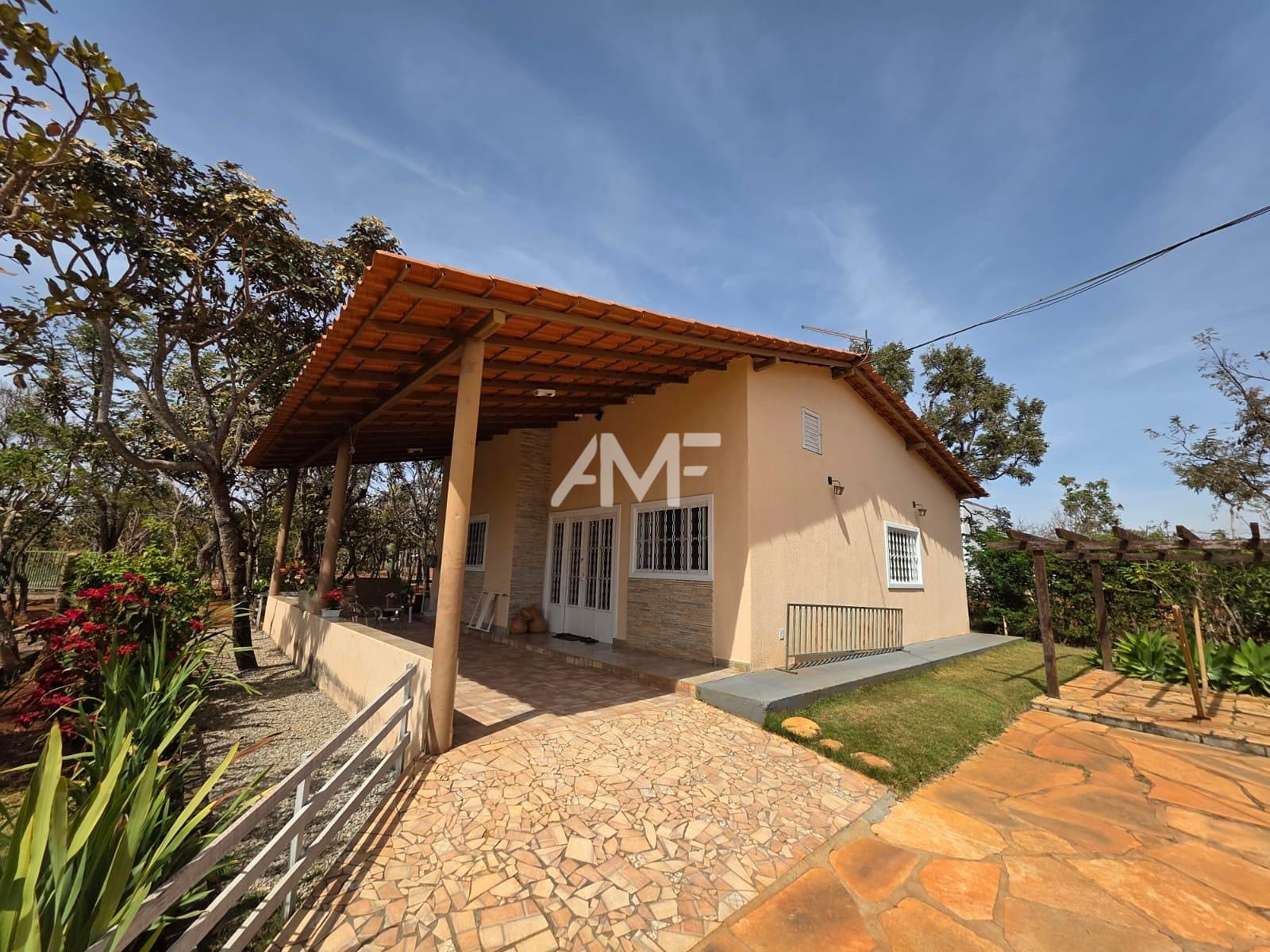 Chácara à venda com 3 quartos, 200m² - Foto 1