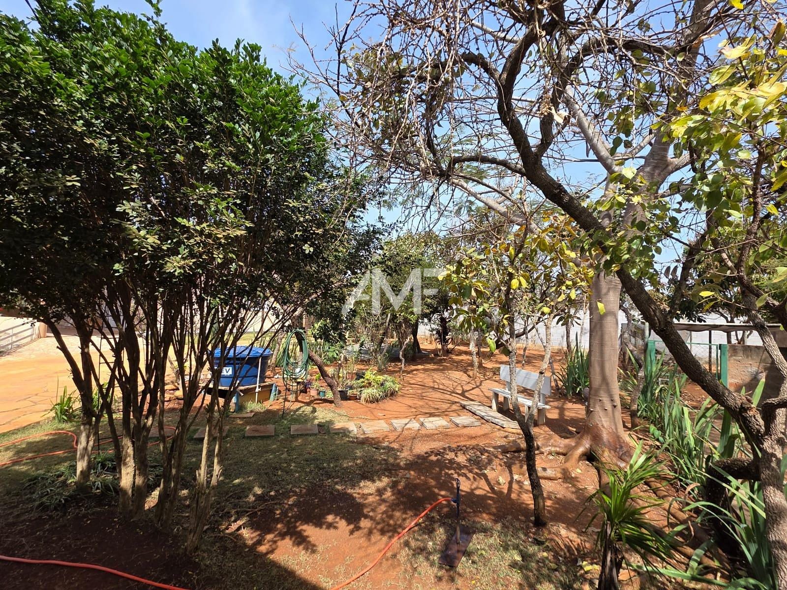 Chácara à venda com 3 quartos, 200m² - Foto 31