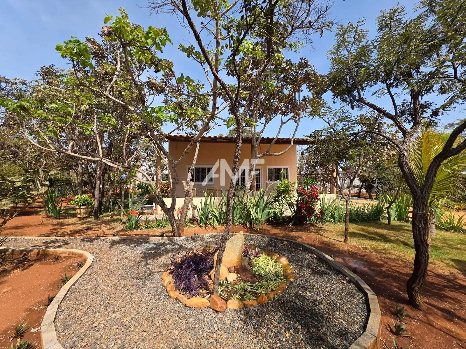 Chácara, 3 quartos, 2200 m² - Foto 1
