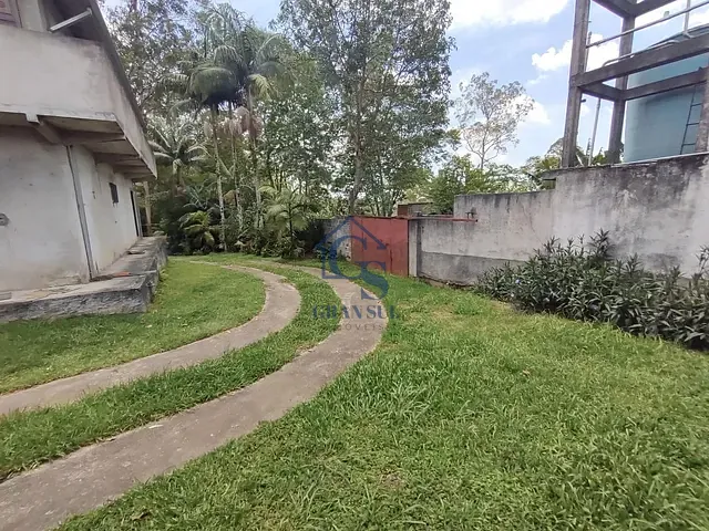 Chácara com 2000m² 4 quartos e 2 banheiros, à venda, no bairro Jardim Shangrilá (Zona Sul) em São Paulo