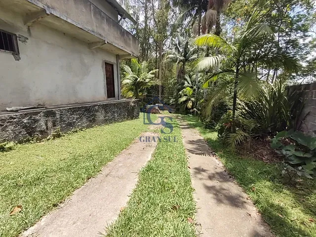 Chácara com 2000m² 4 quartos e 2 banheiros, à venda, no bairro Jardim Shangrilá (Zona Sul) em São Paulo