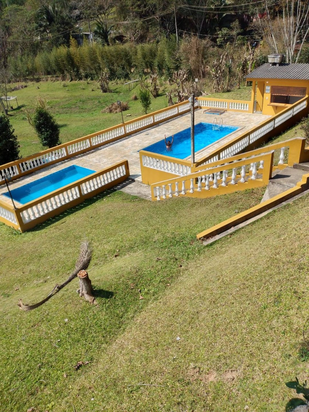 CHÁCARA COM PISCINA