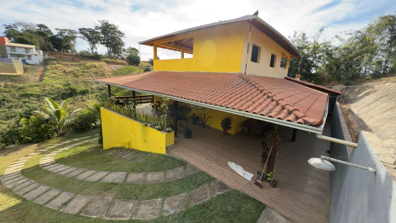 CHÁCARA COM AMPLO POTENCIAL