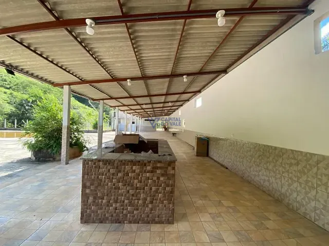 Chácara com 10000m² 4 quartos e 8 banheiros, à venda, no bairro Zona Rural em Baependi