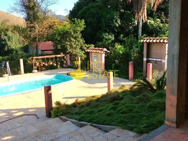 Chácara com 2000m² 3 quartos e 2 banheiros, à venda, no bairro Goiabal em Barra Mansa