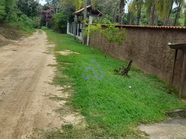 Chácara com 1580m² 3 quartos e 3 banheiros, à venda, no bairro Sarapuí em Alambari