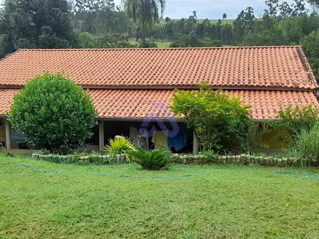 Chácara com 1580m² 3 quartos e 3 banheiros, à venda, no bairro Sarapuí em Alambari