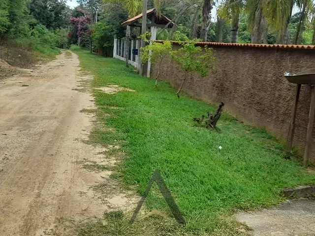 Chácara com 1580m² 3 quartos e 3 banheiros, à venda, no bairro Sarapuí em Alambari