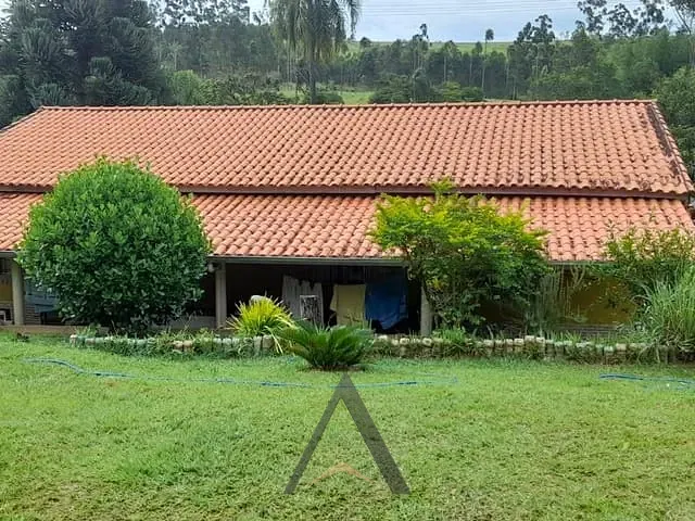 Chácara com 1580m² 3 quartos e 3 banheiros, à venda, no bairro Sarapuí em Alambari
