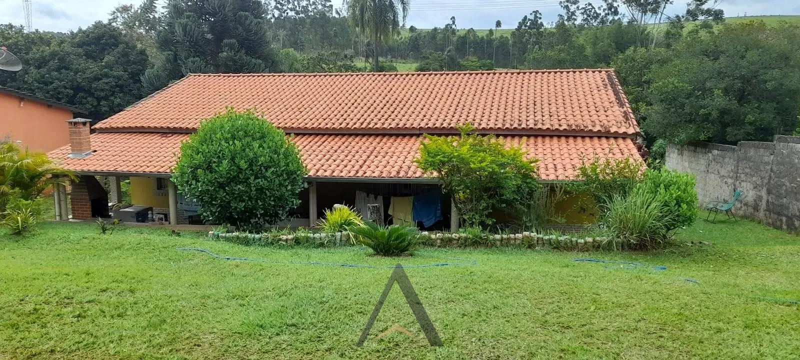 Chácara, 3 quartos, 1580 m² - Foto 1
