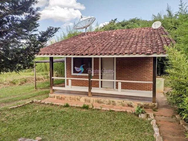 Chácara com 795m² 2 quartos e 1 banheiro, à venda, no bairro Vila Santa Helena em Atibaia